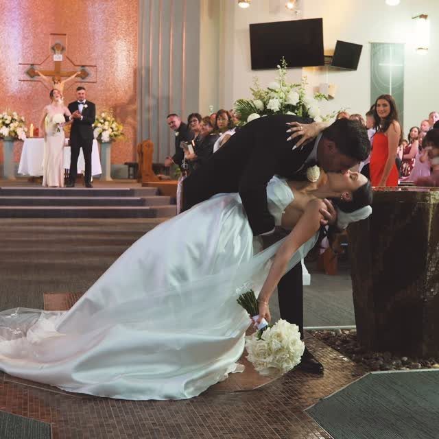 19 Photosession Ideas for Your Wedding Ceremony 5 A bride and groom sharing a dramatic dip kiss during their wedding ceremony in a church.